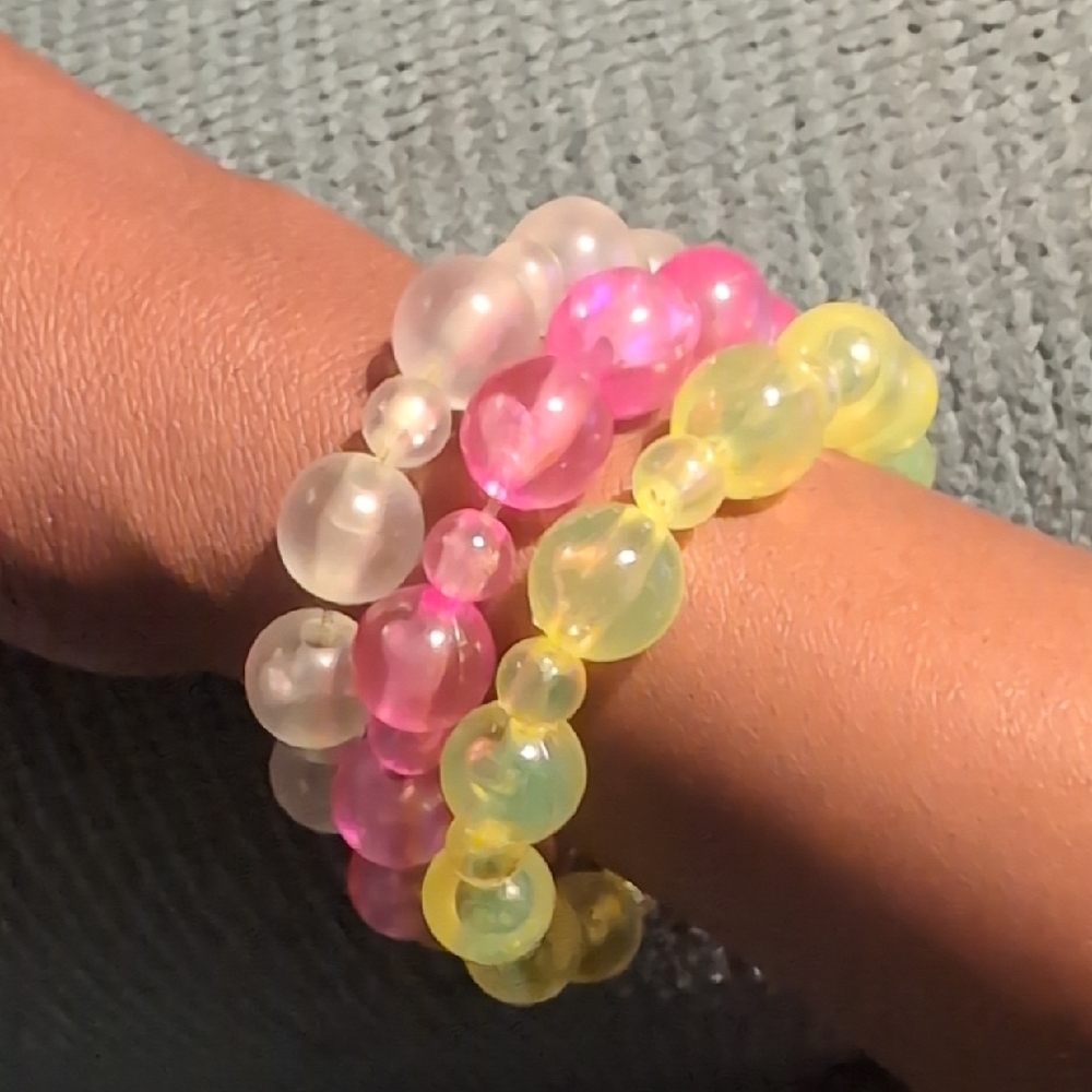 Handmade Yellow Round Beaded Bracelet Glows In The Dark. - Picture 3 of 3